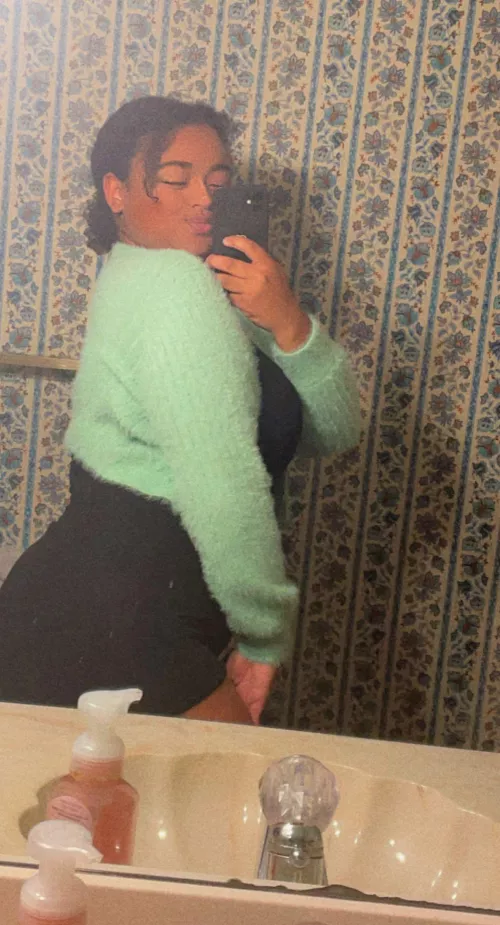 bend me over on ur knee and spank me im being very bad 😈 by Appropriate-Plate600