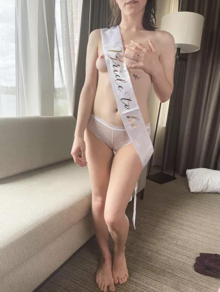 Bend me over this couch 😈 [F] by Manowar1313