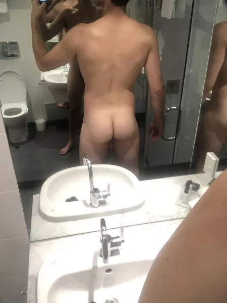 Best comment gets a DM 😛 24 by throwawayygayy7212