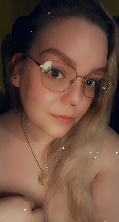 Best feature? 💋 by Ladymudblood