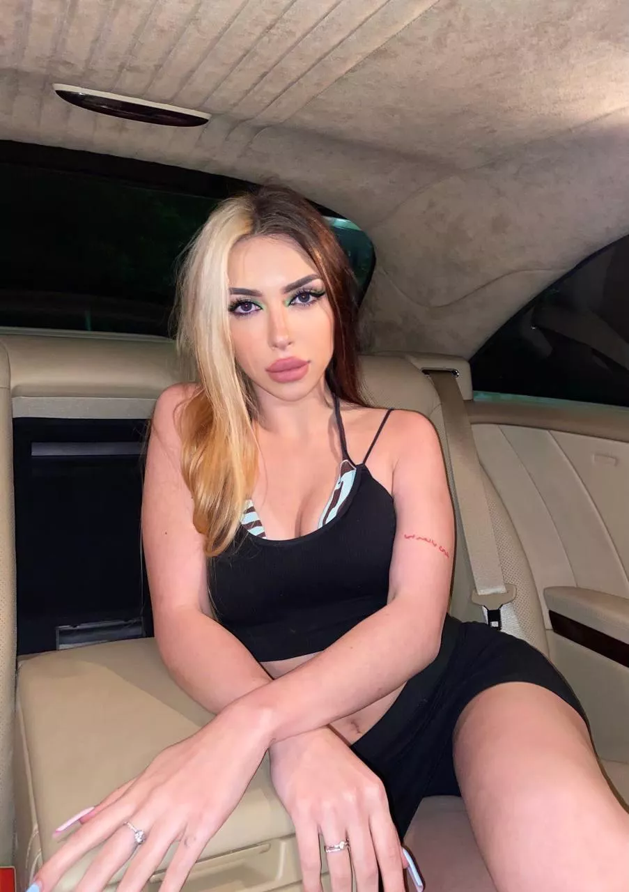 Best pose in car posted by Ziraell_a