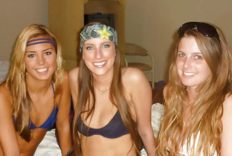 Besties on vacations by Chaturbater1