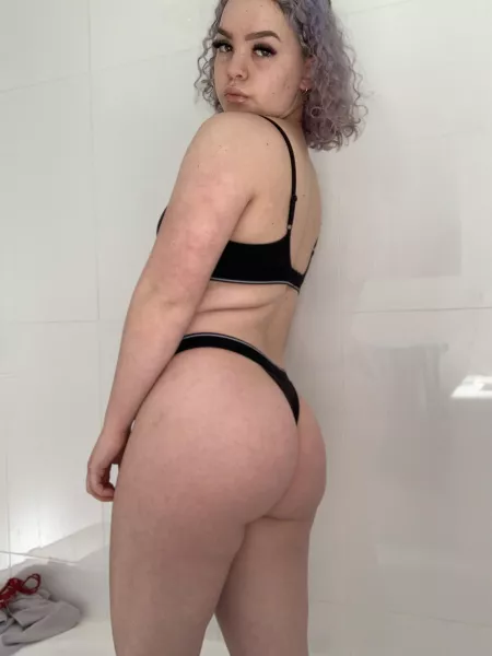 Bet you wanna spank me 😈 by veganskank