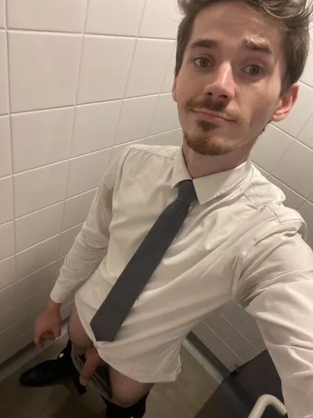 Better idea to spend Time at work 😇 by LaurentOrson