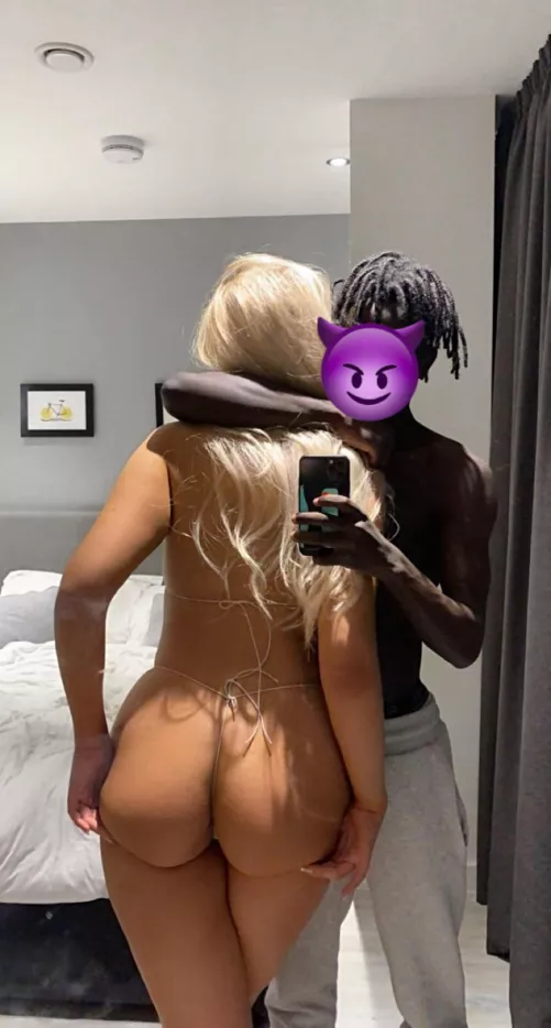 B/G content on my onlyfans. Subscribe now 😈 link in comments by Hollyhenson