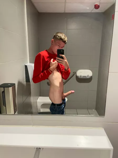 Big bathroom boner 😁🍆 by Craig-Kennedy