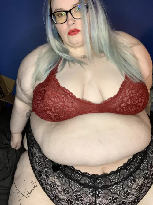 Big boobs, belly, thighs, ass. Perfect combination by moretogivemoretolove