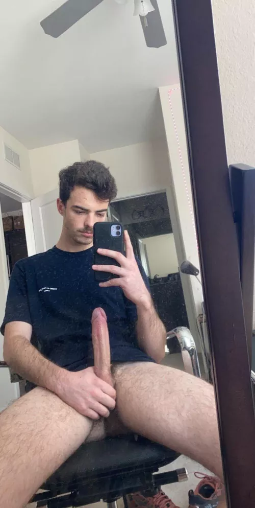 Big boy in a chair by redditbiguy_98