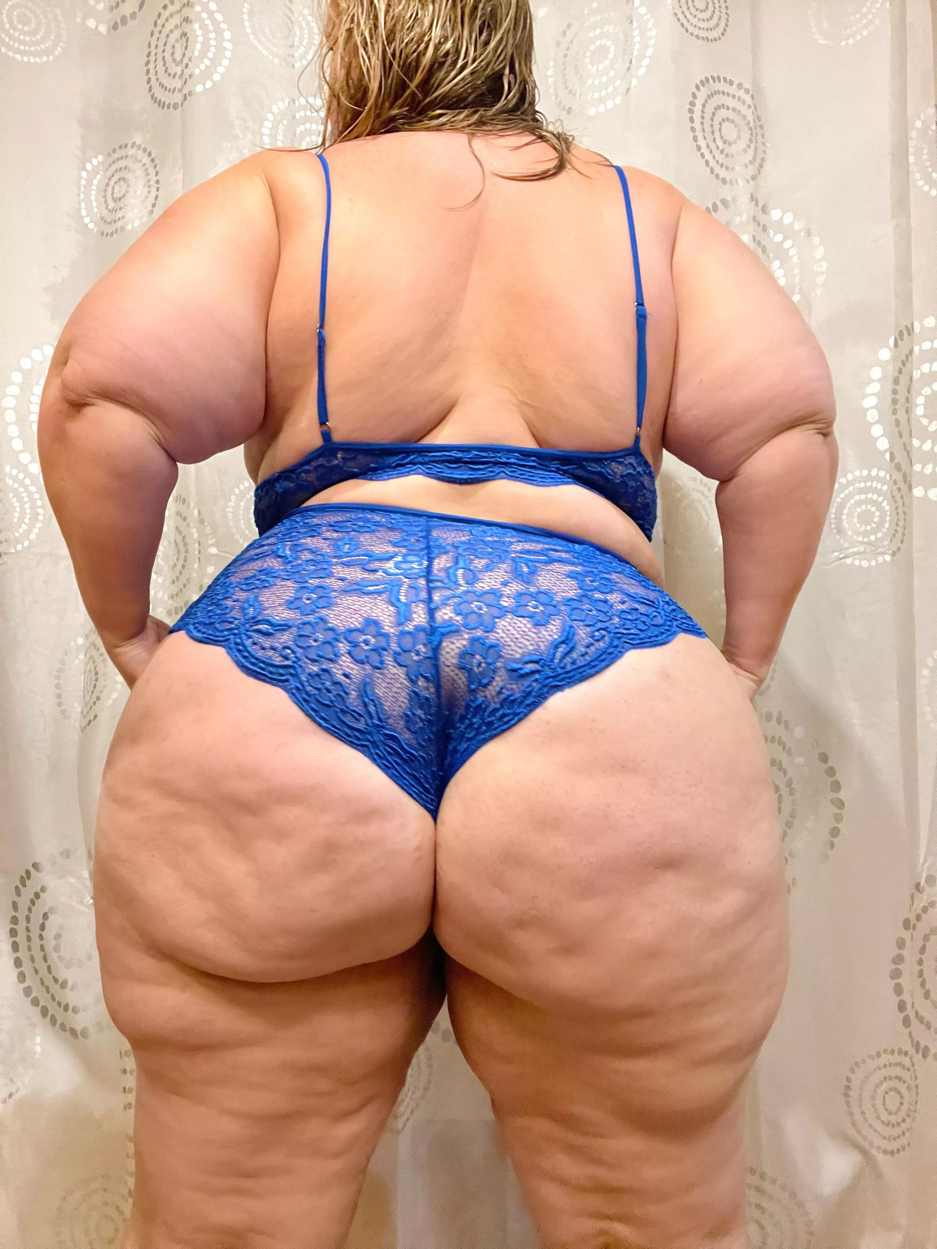 Big bum, big tits, big thighs, big arms posted by misshoneypottsOF