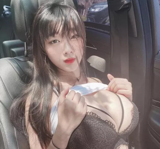 Big bust by EitherFunny1337