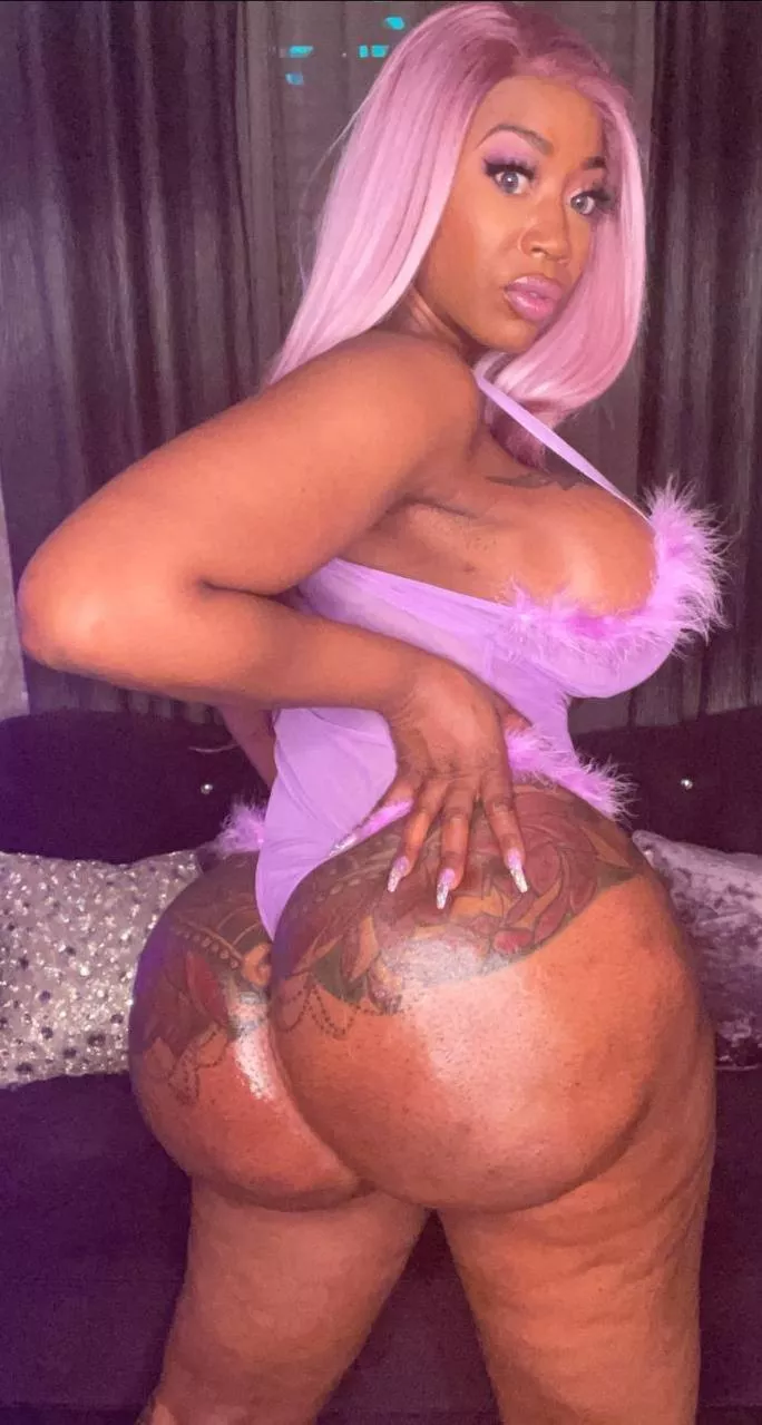 Big Cakes Queen posted by BigAssLover54