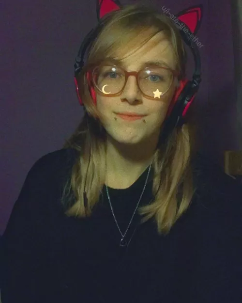 Big comfy jumper and cat eat headphones 💖 by i-ate-the-ether