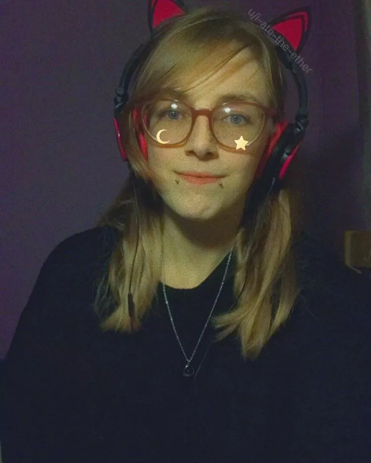 Big comfy jumper and cat eat headphones 💖 posted by i-ate-the-ether