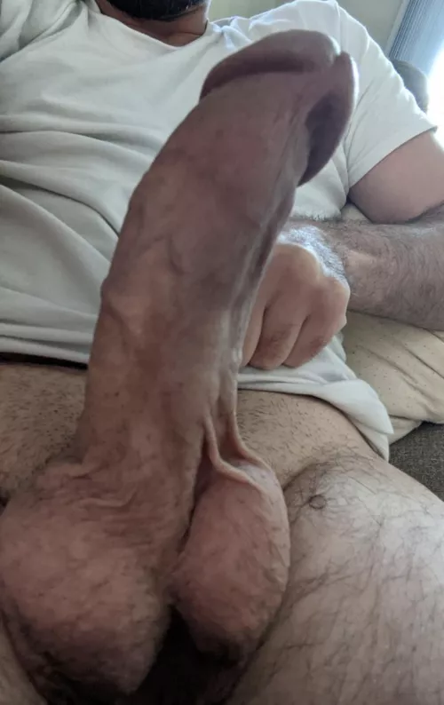 Big daddy looking for a little cuddle partner.. by SixFootFour200lbs