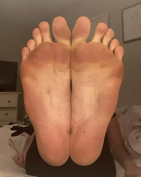 Big enough? by tallfootsie3