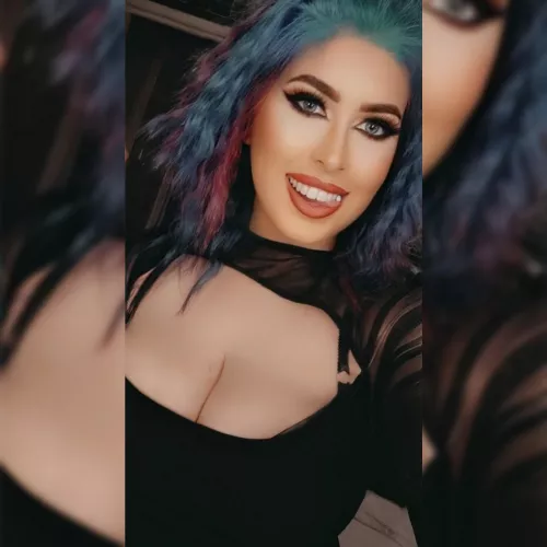 Big eyes, big smile & big ermmm.......hehe by charley2614_xox