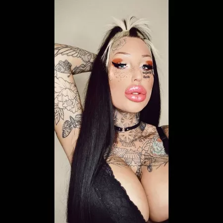 Big Glossy Lips by gosterime