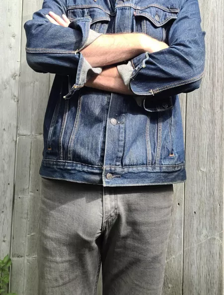 Big heads are hard to hide. by sixfivealive