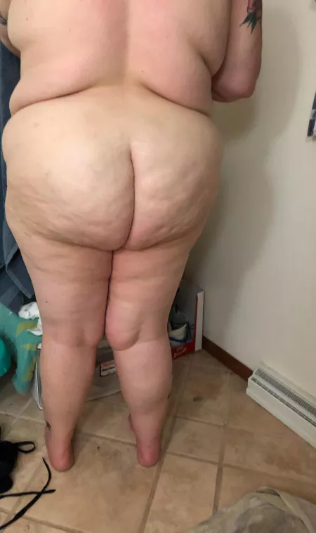 Big MILF booty. by Baseball3221