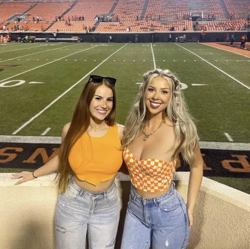 big red or blondie? by richard_smoker_