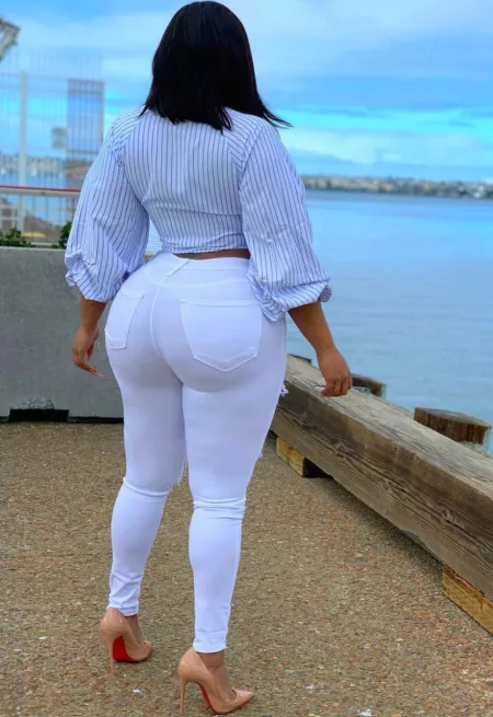 BIG Round ASS in white by uniqueoneguy