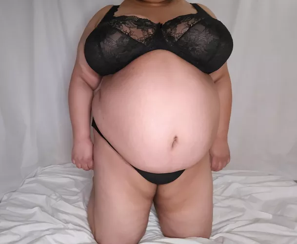 Big round belly by chunky_cherry