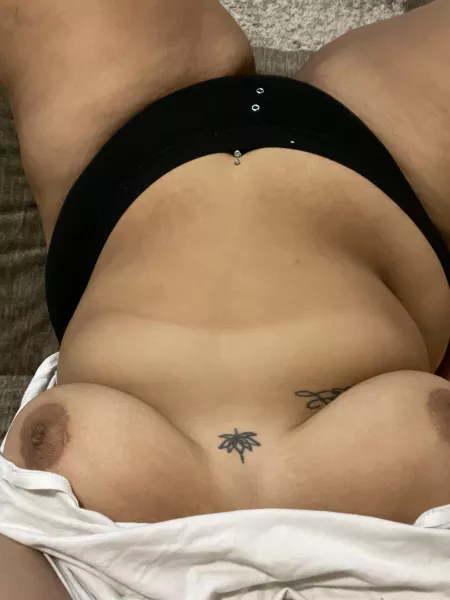 Big sexy by FriskyJuiceBox