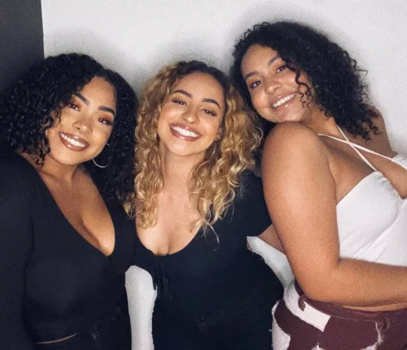 Big smiles by Chaturbater1