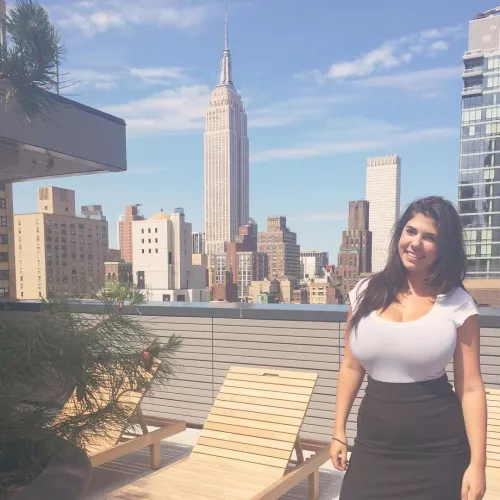 Big things in the Big Apple by dukenukem