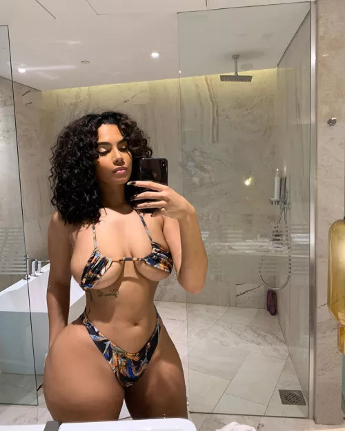 Big tits and booty . . . great curves! posted by secmaster420