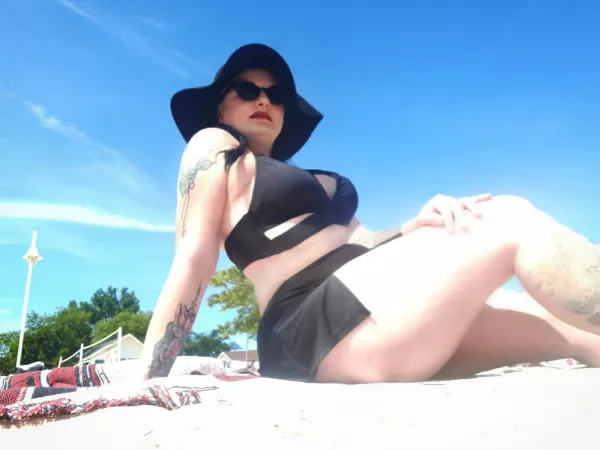 big tits or thick thighs? get off to ms.gigi.moon by Acrobatic_Election92