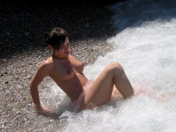 Big waves by Cunt_l_Puncher