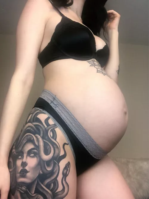 Bigger and bigger every day by MissElAmbrosia