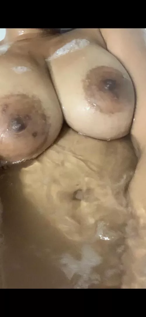 #bignbrown #brownnbumpy My areolas are my best feature 🥛🥛 by loveleeeytdds