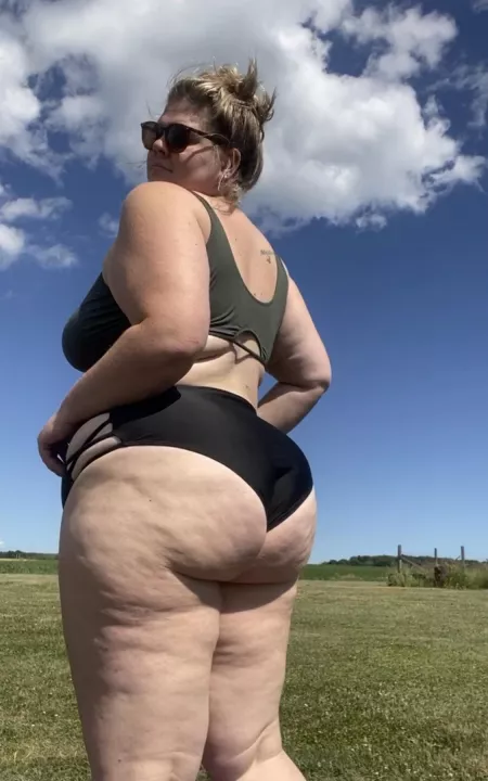 Bikini booty 🍑🖤 by HoneyBreyz