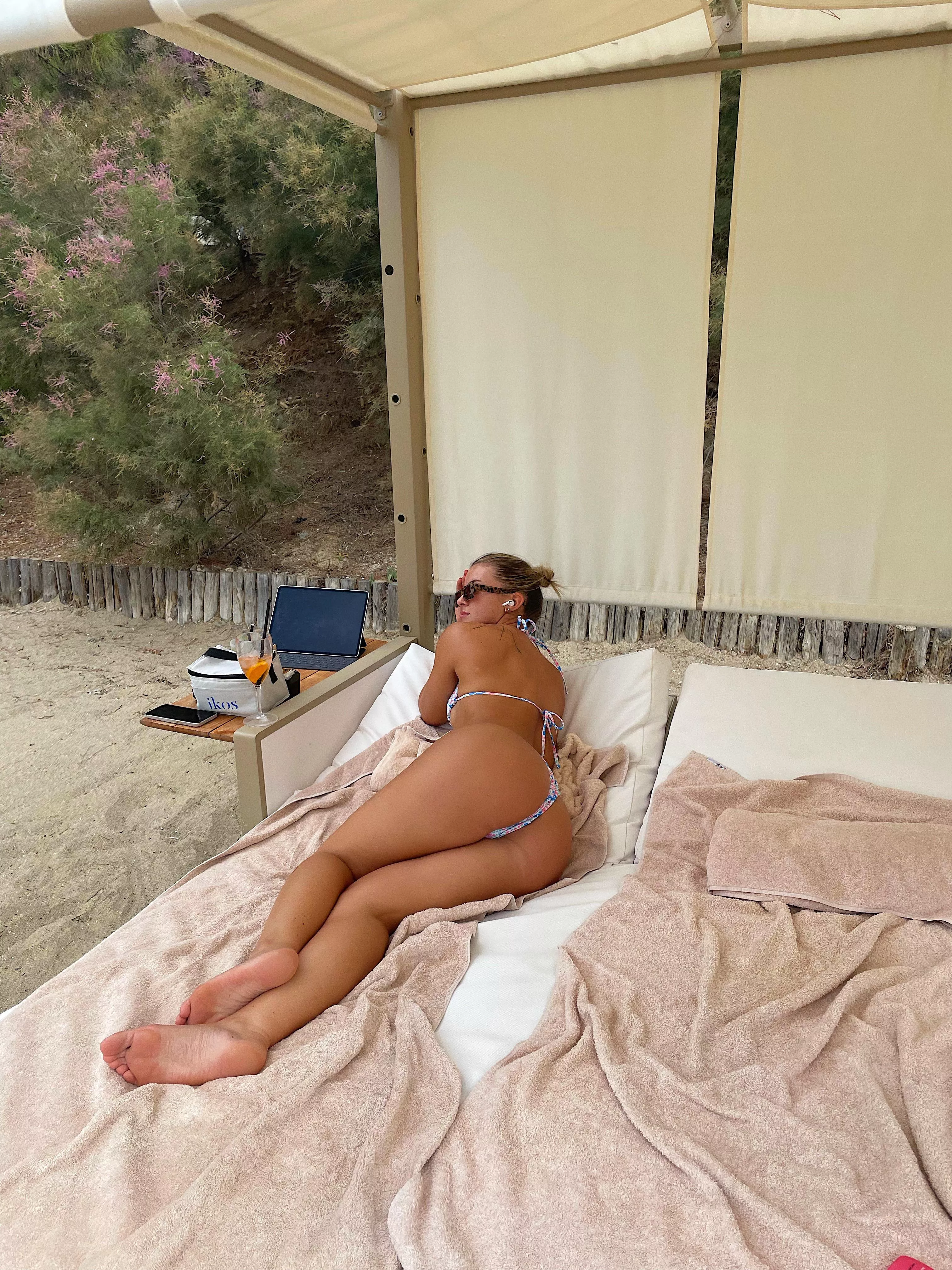 Bikini booty 🍒 rate my bikini 1-10 be kind 😁 posted by roxannehmx