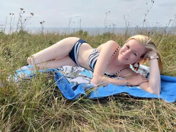 Bikini or no bikini? [F29] 😇 by mariea91