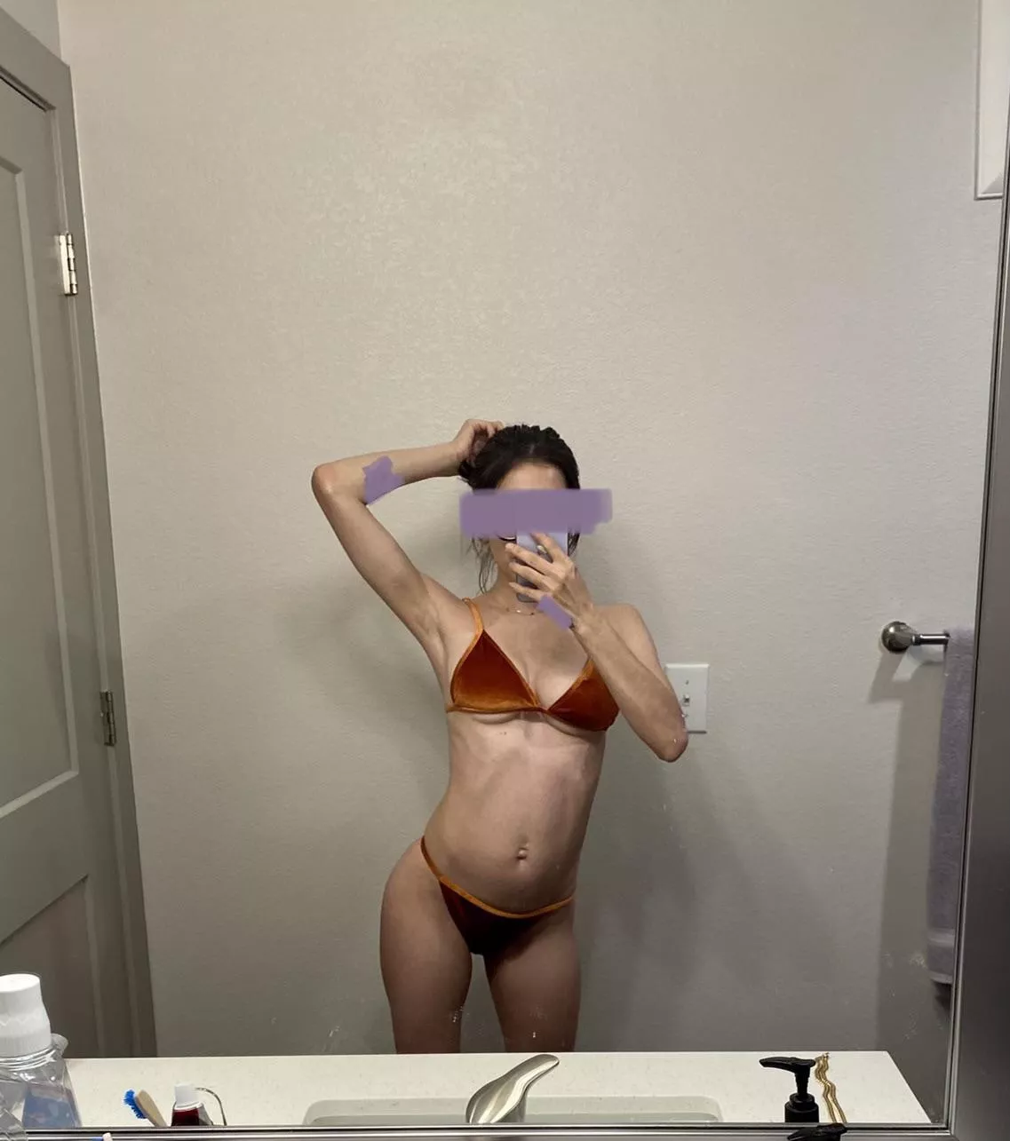 Bikini season is almost over and it’s going to be a lot more difficult for your freaks to get a glimpse of the ladies pits 😆 posted by sadderway