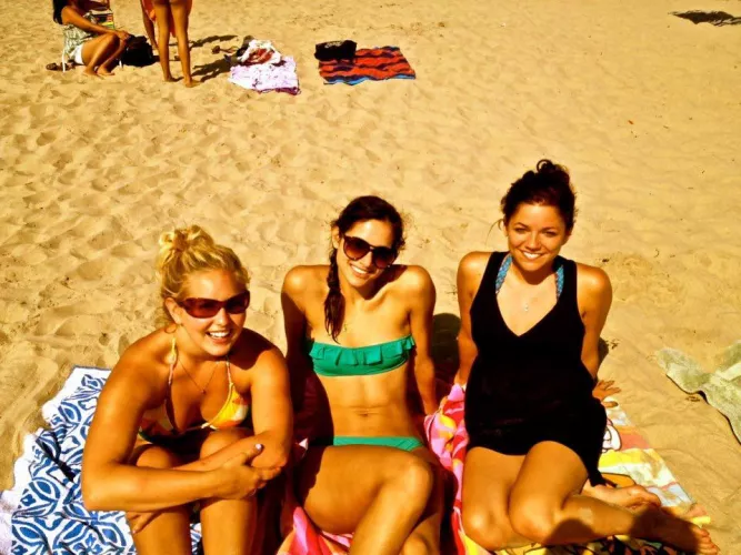 Bikini trio by pljath