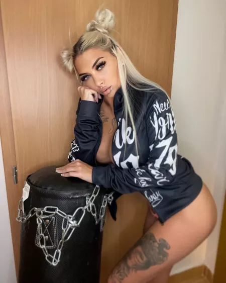 Bimbo Goddess Deminecka by TimeandArt