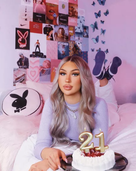 Birthday Bimbo by gosterime