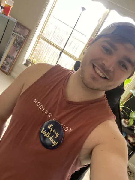 Birthday boy wooooo!! Gonna spend the day playing games and relaxing by Bezzza23