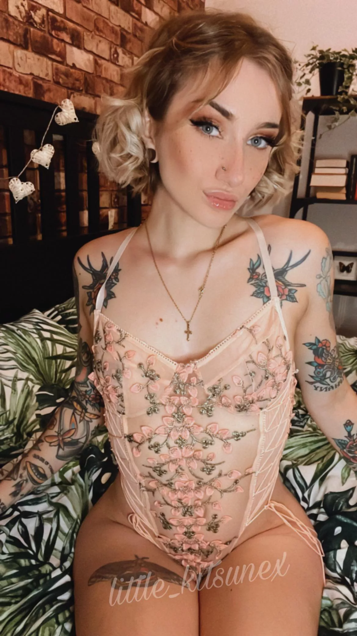 Bit of floral 💐 posted by little_kitsunex