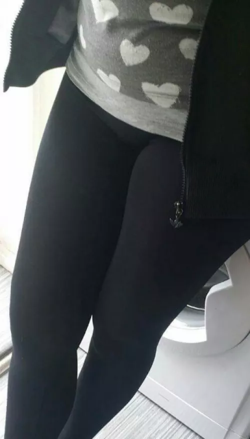 Bit too tight by bustydeeme