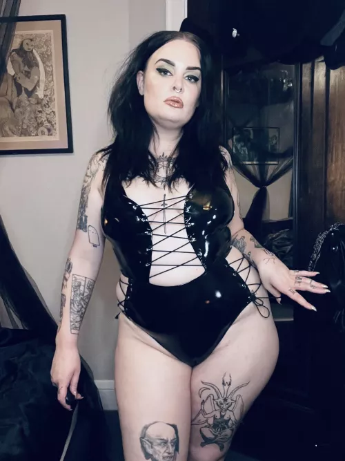 Bite me by thenightmareqveen