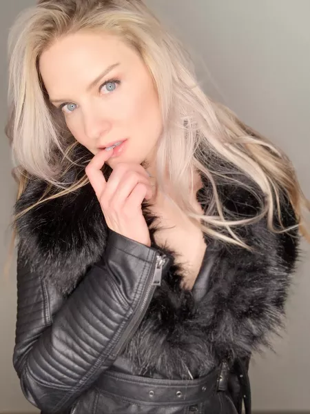 Bite me!! [oc][f] by AllieAwesome415