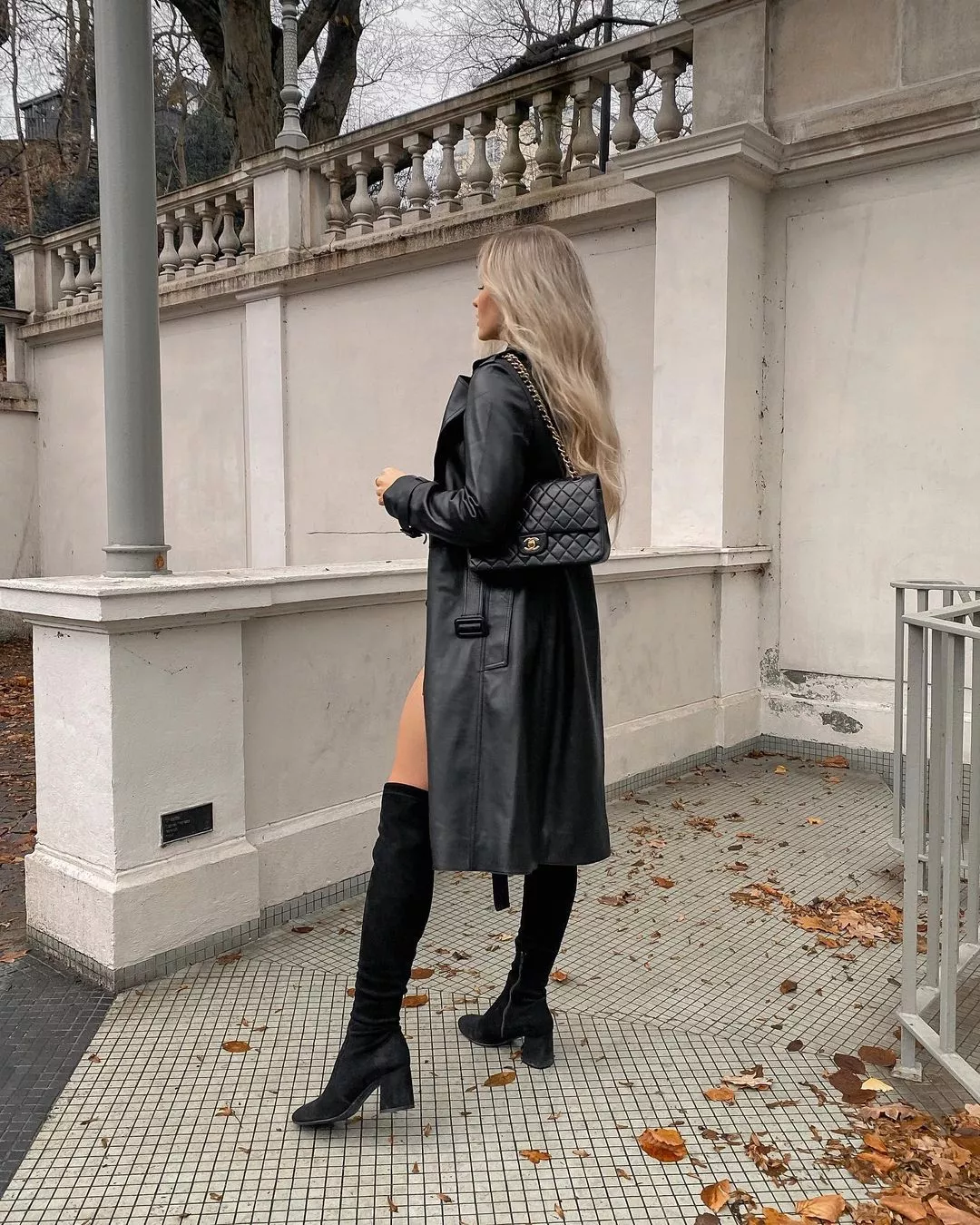 Black posted by HerrKeleun