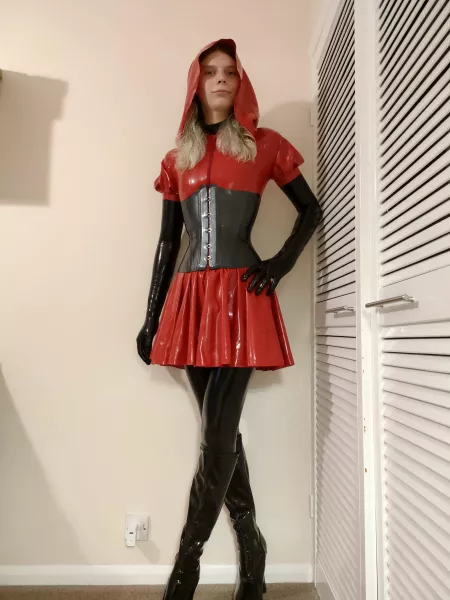 Black and red go so well together by WildJasHands