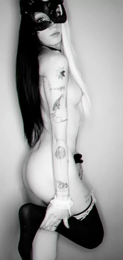 Black and white and sexy all over posted by myprettypssy