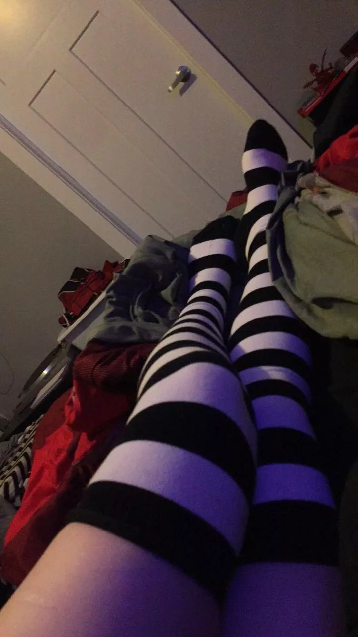 Black and white jailbird style! 🖤 posted by Rosiethornxxx